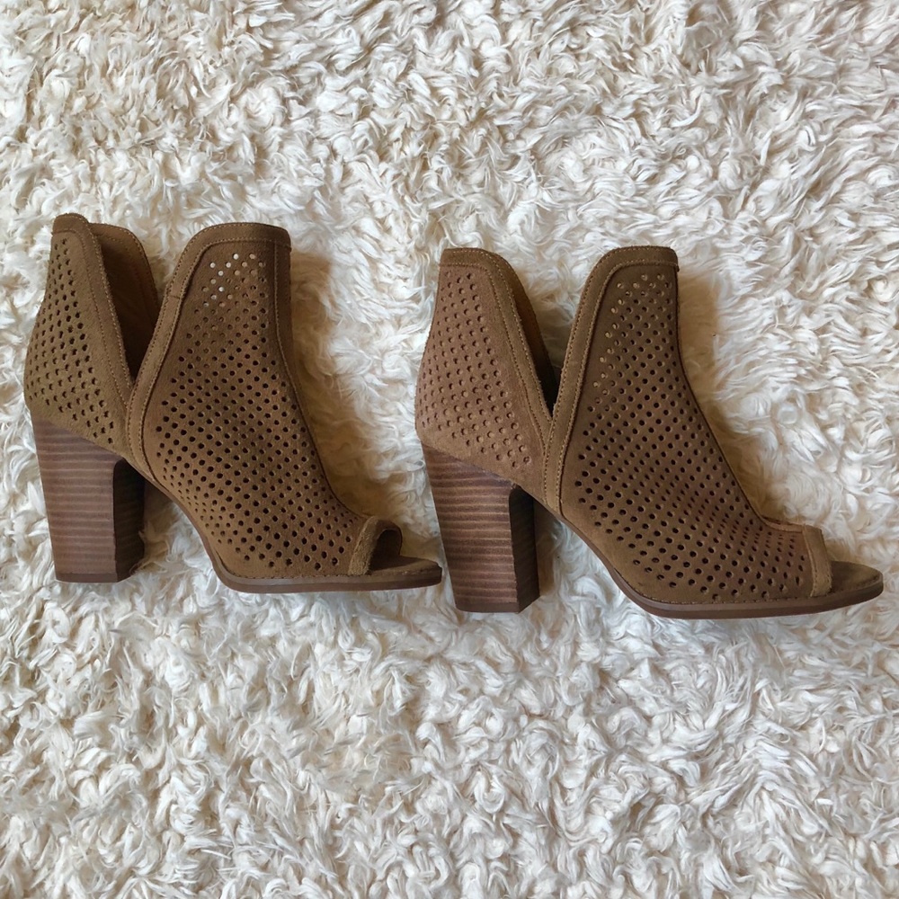 Lucky Brand Larise tan perforated bootie - Picture 2 of 8